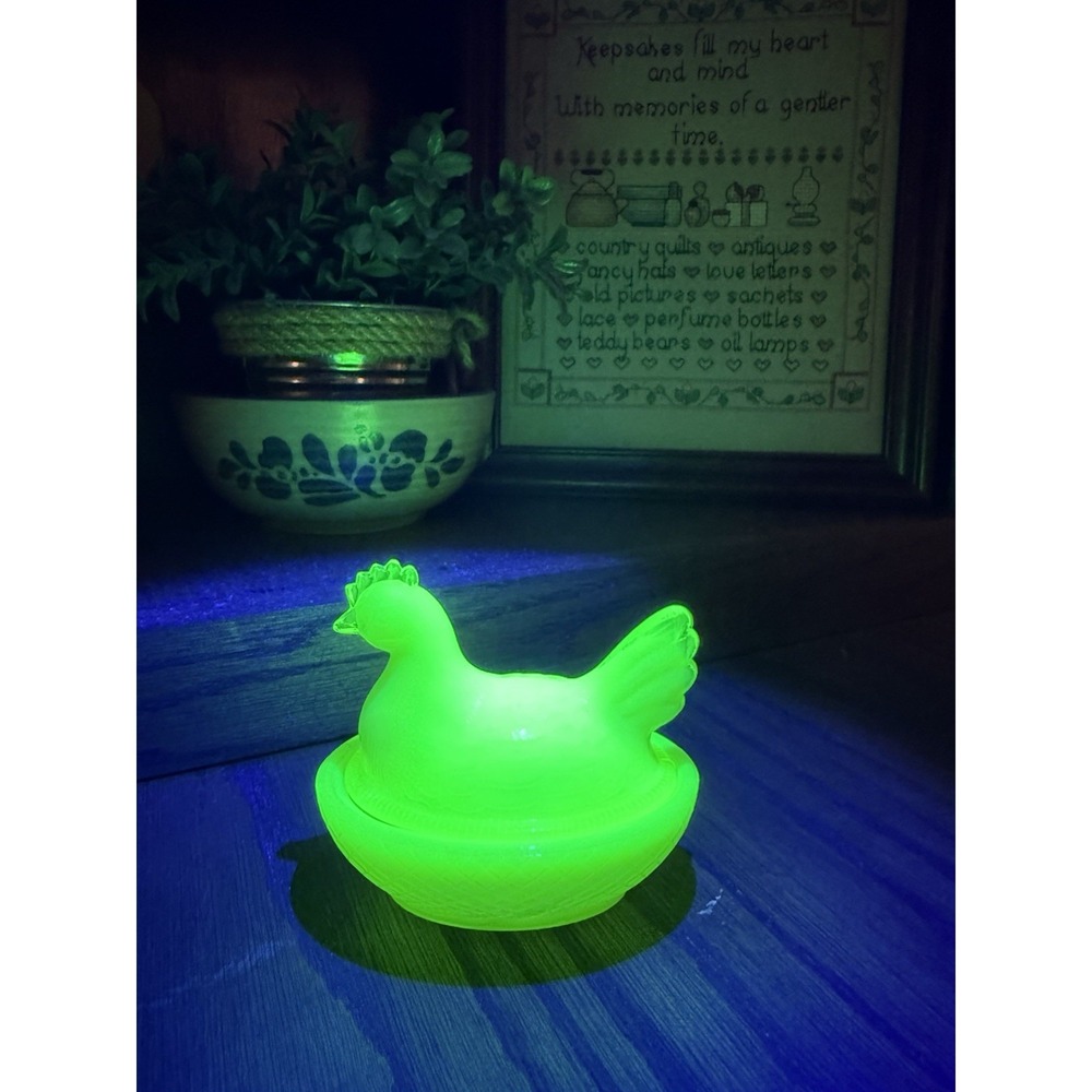 Boyd Art Glass Hen on Nest 3" GLOWS Uranium Lemon Ice Salt Cellar Minty Nice!